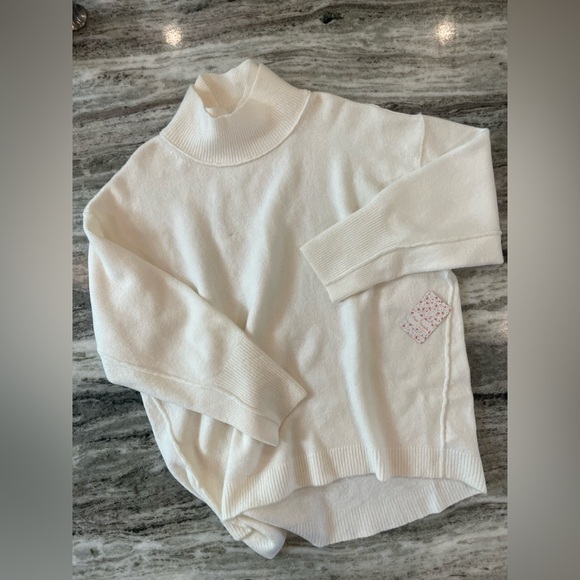 NWT Free People White Cowl Neck Oversized Sweater Women’s Size Medium - Picture 4 of 8